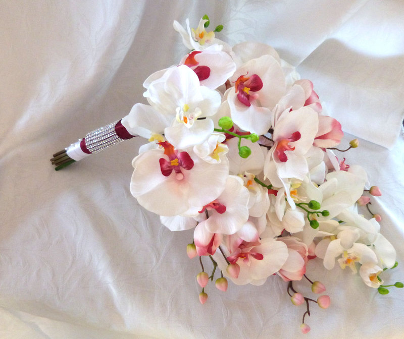 Các mẫu hoa cưới cầm tay hoa lan đẹp nhất hiện nay