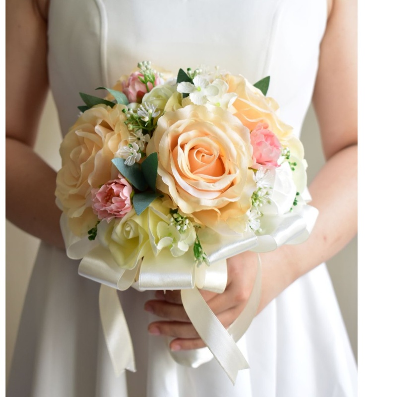 Hoa cưới cầm tay nên chọn hoa thật hay giả? | Happy Flower