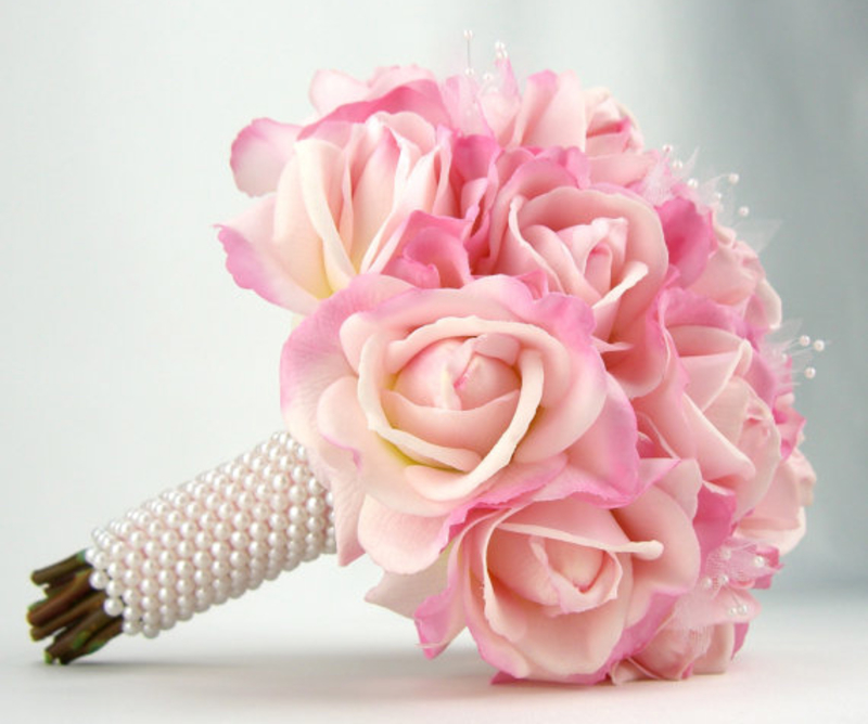 Hoa cưới cầm tay nên chọn hoa thật hay giả? | Happy Flower