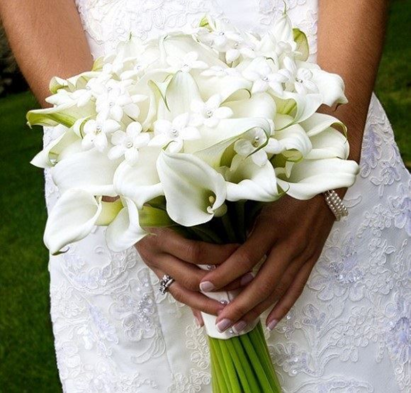 Hoa cưới cầm tay nên chọn hoa gì để nổi bật và sang trọng