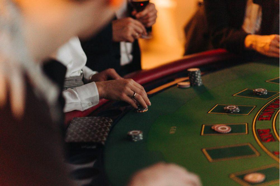 So sánh casino trực tuyến và casino truyền thống: Đâu mới là lựa chọn tốt nhất? - Sách Giáo Khoa